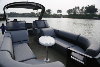 Bateau Ponton Kinlife Certifié CE pour Yacht Sportif 10 Passagers avec Plate-forme de Baignade, Toit Arche, Moteur Hors-Bord LED 90 CV pour Pêche, Sports et Loisirs