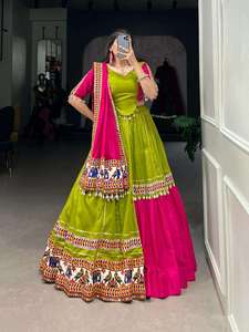 Exclusivo Lehenga Choli de Brocado Maruti de Diseñador, con Estampado en Relieve de Algodón, Ideal para Navratri y el Festival Garba, Estilo Étnico Moderno - Product Image 2