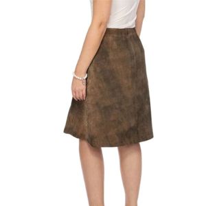 Falda bávara de cuero para mujer de alta calidad Falda de Oktoberfest personalizable con bordado detallado para eventos culturales - Product Image 4