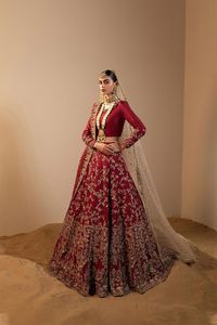 2025 @ ผู้หญิงที่สวยงามของชุดเจ้าสาว Maroon blouse, lehenga & dupatta กับ dabka ประดับ, หิน, ลูกปัดแก้วคริสตัล - Product Image 2