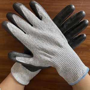 Gants tricotés en fibre de verre résistants aux coupures Gants de travail de protection des mains trempés en PU pour le recyclage du verre et du métal - Product Image 2