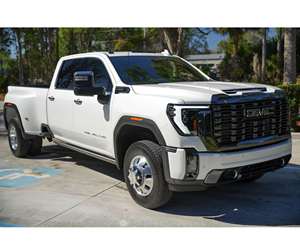 2024 Bajo kilometraje Transmisión automática Asientos de cuero Sin accidentes y listo para enviar - Product Image 1