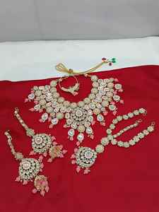 ชุดสร้อยคอครึ่งวงแบบคุณภาพสูงสำหรับเจ้าสาว ชุบทอง ประดับด้วยพลอยคันดัน หยก และไข่มุก พร้อมต่างหูและมงกุฎแบบมัง ติกก้า สำหรับงานปาร์ตี้ - Product Image 5