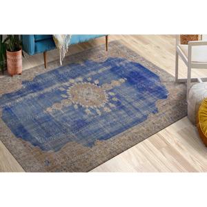 Tapis imprimé bleu marine : motifs orientaux et turcs estompés et doux, tapis en velours de luxe - Product Image 1