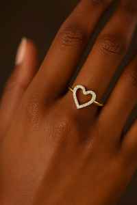 แหวนหมั้นผู้หญิงทำมือแบบเป็นมิตรต่อสิ่งแวดล้อม ประดับเพชร CZ ทรงหัวใจแบบเปิด ดีไซน์เรียบง่าย ชุบทองคำขาว 14K บนตัวเรือนเงินแท้ 925 - Product Image 4