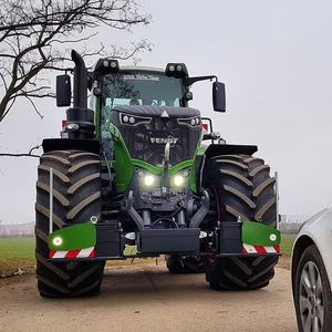 Tracteur agricole Fendt propre et d'occasion disponible maintenant en stock qualité supérieure livraison rapide dans le monde entier - Product Image 1