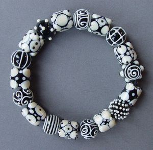 CUENTAS DE RESINA THE VIBRANT TRIM Fabricación de cuentas de resina para decoración de prendas Accesorios de ajuste Material de resina para collar - Product Image 1