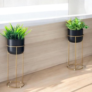 Elegante Maceta Negra con Soporte de Metal Dorado para Decoración de Piso, Ideal para Plantas de Interior, Esquinas de Sala de Estar Moderna y Hogar - Product Image 5