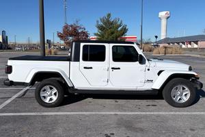 Jeep Gladiator Sport 4x4 2021 Usado y Confiable - Product Image 4