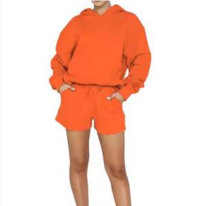 Conjunto de dos piezas de alta calidad para mujer para el invierno para las estaciones de verano Conjunto doble de sudaderas con capucha y pantalones cortos para mujer - Product Image 1