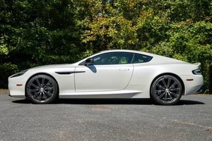 BEST SELLING 2015 A S T O N Martin DB9 Carbon Edition Coupé, V12 510 ch, Blanc Givre du Matin - Product Image 6