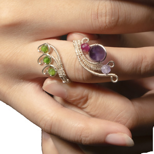 Anillo de Cola de Pavo Real con Alambre de Cobre Envuelto de beGems, Joyería Única Hecha a Mano, Regalo para Fanáticos de las Piedras Preciosas con Estilo Elegante - Product Image 2