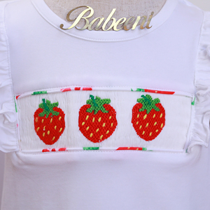 Ensemble short fraise de luxe smocké à la main pour filles OEM ODM personnalisé 100% coton vêtements vente en gros Manufacturer-BB3062 - Product Image 5