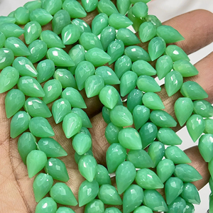 Calcedoine Chrysos Naturelle AAA, Facettée, Forme Goutte d'Eau, Perforation Fantaisie, Fil de 8 Pouces, 6x9mm environ - Product Image 1