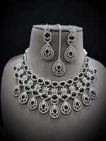 Nouveauté : Ensemble de bijoux de mariée tendance pour femmes indiennes, en laiton plaqué or 14 carats, comprenant un Maang Tika, un collier et des boucles d'oreilles, pour mariage et fiançailles