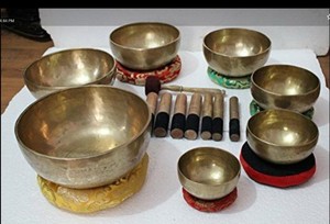 Cuenco de canto Tibetano para Yoga y meditación, cuenco de diseño fresco para sanación de sonido y cuenco hecho a mano en la India - Product Image 3