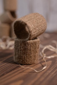 Nouveauté Anneaux de serviette de mariage écologiques en bambou tissé à la main avec des perles en bambou et des glands en corde de chanvre naturelle - Product Image 2