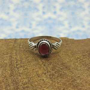 Anillo de piedras preciosas mínimas de trabajo grabado ovalado pequeño granate de Plata de Ley 925 anillo delicado banda de declaración a precio de fábrica - Product Image 4