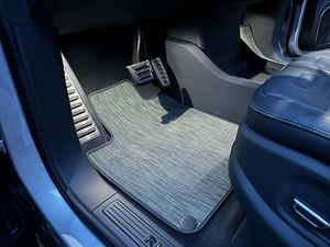 2022 Rivian R1T Adventure Edition Quad-Motor AWD SUV LA Silver Batería de litio grande Caja de cambios automática Cuero ligero R19 Izquierda - Product Image 4