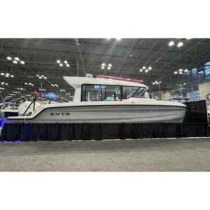 Bateau de pêche et de patrouille en fibre de verre 2026 Cruisers Yachts 38 VTR EC pour croisière, transport et sports fluviaux, avec fabrication soudée - Product Image 4