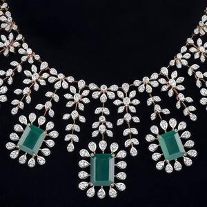 Magnífico Juego de Collar con Diamantes Naturales en Oro Blanco, Amarillo y Rosa de 18 Quilates, Joyería de Lujo con Certificación IGI - Product Image 5