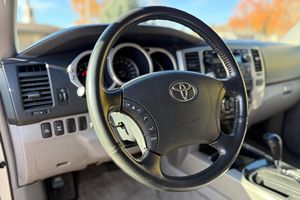 Gran Oferta: Toyota 4Runner Limited 4x4 Usada del 2003, Lista para Enviar - Product Image 2