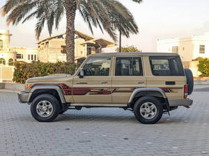 Vers yota Land Crui ser 2013 - Product Image 2