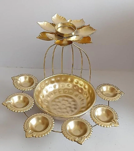 Vajilla de diseñador pulida dorada, Hierro de latón, Urli Diya para decoración del hogar y Urli de boda para regalos de Diwali - Product Image 4