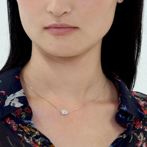 Collar con Dije de Plata de Ley y Moissanita en Forma de Pera de 1.50 Quilates para Mujer - Product Image 2