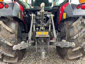 Tractor Agrícola Massey Ferguson 4707 4x4 Diésel 2025 con Cargador Frontal 931X, Motor de 60HP, Caja de Cambios y Bomba, Pocas Horas, Cabina con Aire Acondicionado - Product Image 2