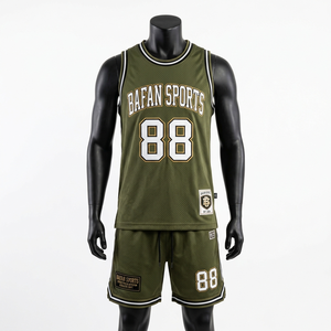 Conjunto de Pantalones Cortos de Baloncesto de Malla de Poliéster Premium de 180 GSM, Verde Oliva, con Paneles de Rayas en Contraste y Logotipo, para Hombre - Product Image 3