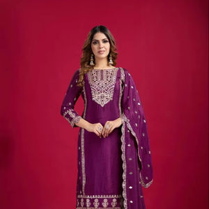 Soie Chinnon lourde pure avec travail de séquence de codage de broderie lourde avec un vrai miroir Khatli travail haut bas avec Dupatta - Product Image 1