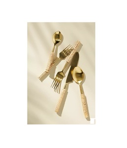 Ensemble de couverts traditionnels en métal en acier inoxydable fabriqués à la main, adaptés à la décoration des mariages de pendaison de crémaillère. - Product Image 2