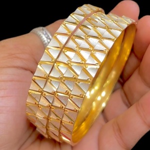 Belle élégante à la mode un gramme plaqué or et micro italien polonais bracelets quotidiens quatre paires de bracelets pour les femmes - Product Image 1