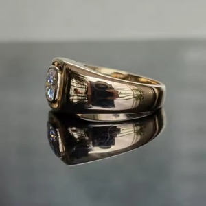 Bague de fiançailles en diamant de laboratoire taillé sur coussin 1.50 ct ensemble de lunette en or jaune 18 carats Solitaire IGI certifié bande de mariage de mariée - Product Image 5