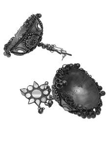 Anam Boucles d'oreilles en argent oxydé Banjara Boho Style Big Ghoongroo Jhumka pour femmes Bijoux de déclaration tribale Fournisseur indien - Product Image 2