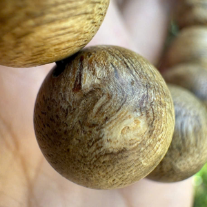 Chaînes de bijoux en bois de qualité supérieure, 14 perles de 16 mm, luxueuses, Bakhoor sous-marin, bois d'agar oud, parfum sucré, marque vietnamienne de bois d'agar - Product Image 5