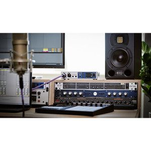Interfaz de Audio/MIDI USB-B de 40 Canales R-ME Fireface UCX II - Product Image 3