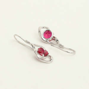 Pendientes de Plata de Ley 925 CLARA con Diseño de Gota de Ojo Rojo Sangre, Accesorio Elegante y Moderno - Product Image 4