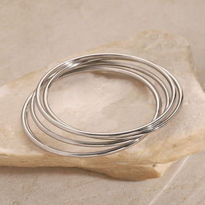 Bracelets en laiton plaqué, gravés avec des motifs magnifiques, faits sur mesure, avec incrustations de résine, pour la décoration de mariage et les cadeaux - Product Image 1