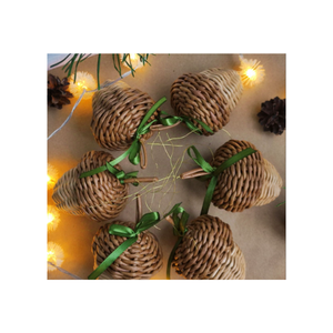Couronne de Noël en rotin tissé à la main et décor suspendu, style rustique et élégant pour les célébrations de vacances - Product Image 1