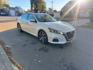Nissan Altima 2.5 Platinum AWD Blanco Sedán 2019 Usado en Excelentes Condiciones, Transmisión Continuamente Variable, 182 HP, 2.5L, 14, en Venta - Product Image 4