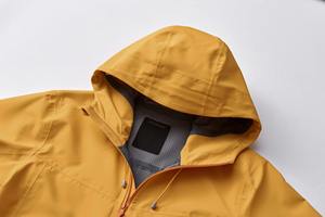 Veste Softshell Homme OEM Élégante à Capuche – Design Urbain Moderne, Coupe-Vent et Résistante à l'Eau – Manteau Tendance pour Trajet Quotidien - Product Image 2