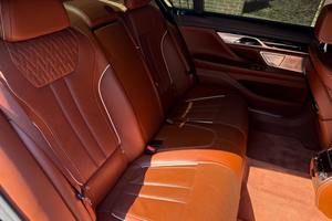 BMW 750i xDrive Twin-Turbo V8, AWD, modèle 2018, d'occasion haut de gamme - Product Image 4