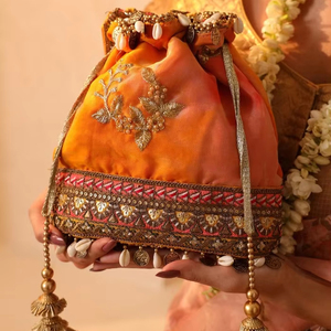 Potli de fête de mariage avec perles de créateur Zari et paillettes pour demoiselles d'honneur et emballage de cadeaux - Product Image 1