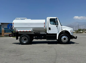 Venta al por mayor de camiones cisterna Freightliner usados de 2015 y 2016, modelo M2, con tanque de acero nuevo de 2300 galones. Envío rápido. - Product Image 4
