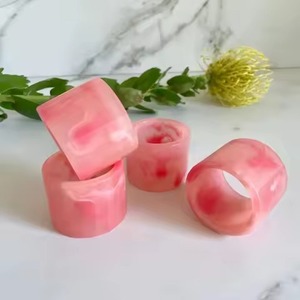 Elegante Conjunto de 4 servilleteros de resina con acabado lujoso para bodas cumpleaños y celebraciones - Product Image 6