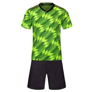 Presse à chaud de précision pour le football, nom et logo du club personnalisés, 100% polyester, col en V, nouveaux arrivages, uniformes de football en gros - Product Image 4