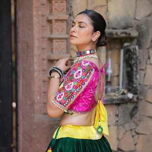 Nouveau Lehenga Choli de créateur en tissu de coton mousseline épais avec imprimé numérique et travail de miroir, séchage rapide, idéal pour les fêtes et les mariages - Product Image 4