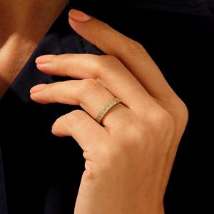 แหวนหมั้นเพชรทรงกลมบางแบบเกลียวทองคำ 18k เพชรเลี้ยงในห้องปฏิบัติการ ดีไซน์หรูหรา แหวนแต่งงานทันสมัย เครื่องประดับแฟนซีสำหรับผู้หญิง - Product Image 4